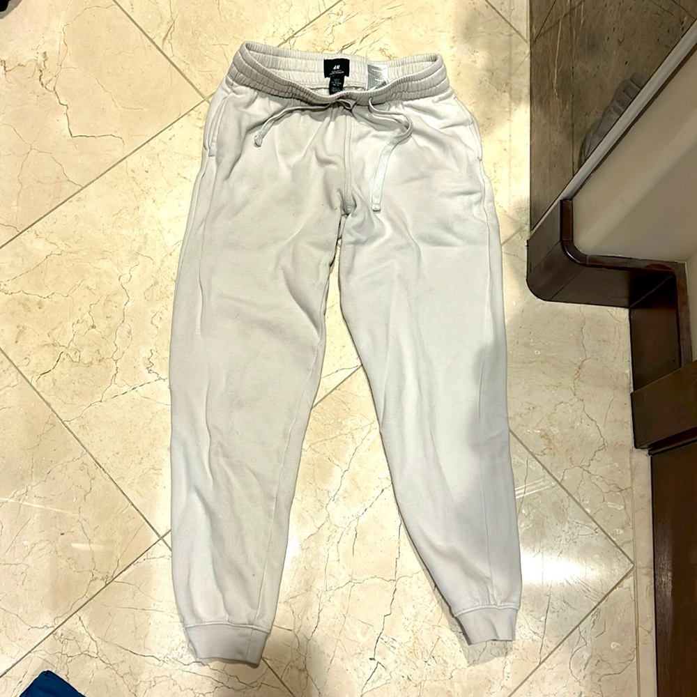 H&M Beige Sweatpants in a size small